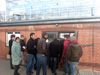 Die französische Studentengruppe besichtigt das Solarkollektorgewächshaus (08.02.2011)